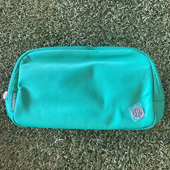 Everywhere Belt Bag 1L - Raceway Green - Picture 3 of 5